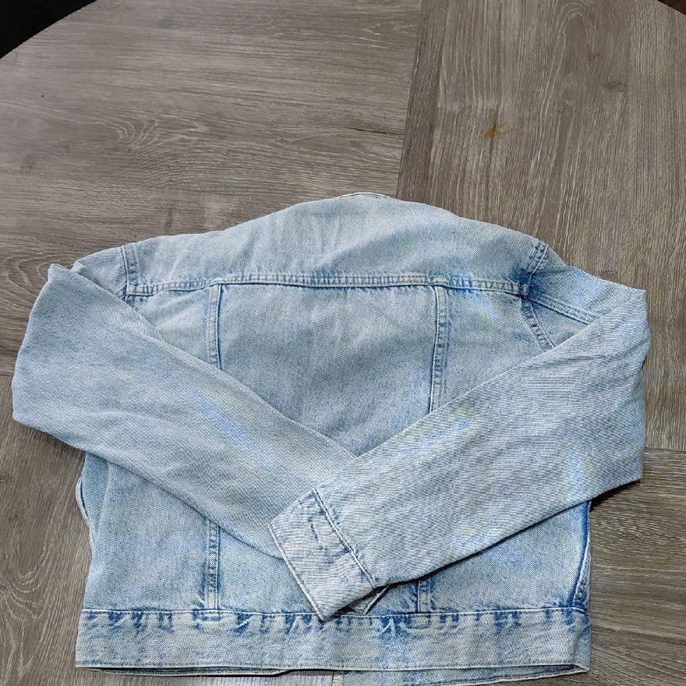 Light Wash Denim Jean Jacket - Women - Picture 3 of 3